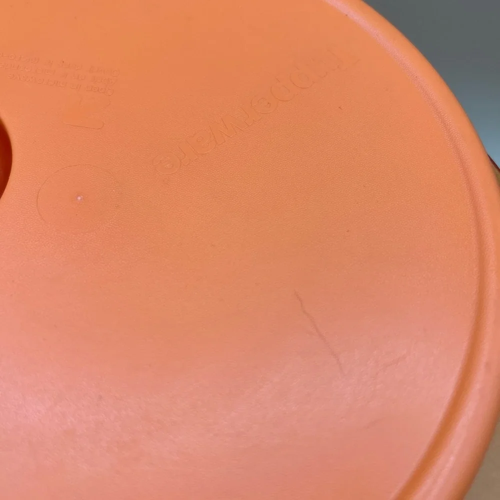 Tupperware Rock N Serve 3.5 Qt Orange Round Microwave Reheatable Bowl with Lid